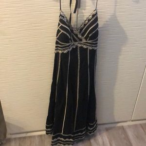 Stunning White House Black Market